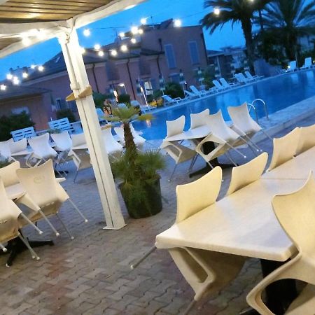 Bike And Breakfast Apartments Pietra Ligure Bagian luar foto
