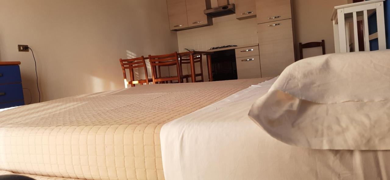 Bike And Breakfast Apartments Pietra Ligure Bagian luar foto