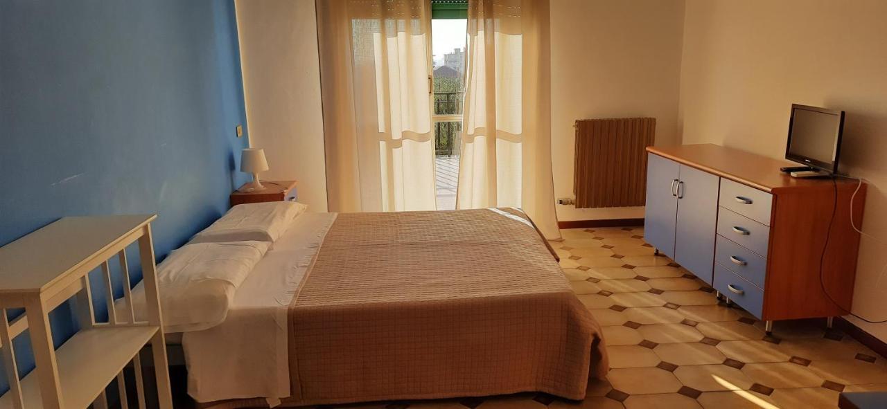 Bike And Breakfast Apartments Pietra Ligure Bagian luar foto