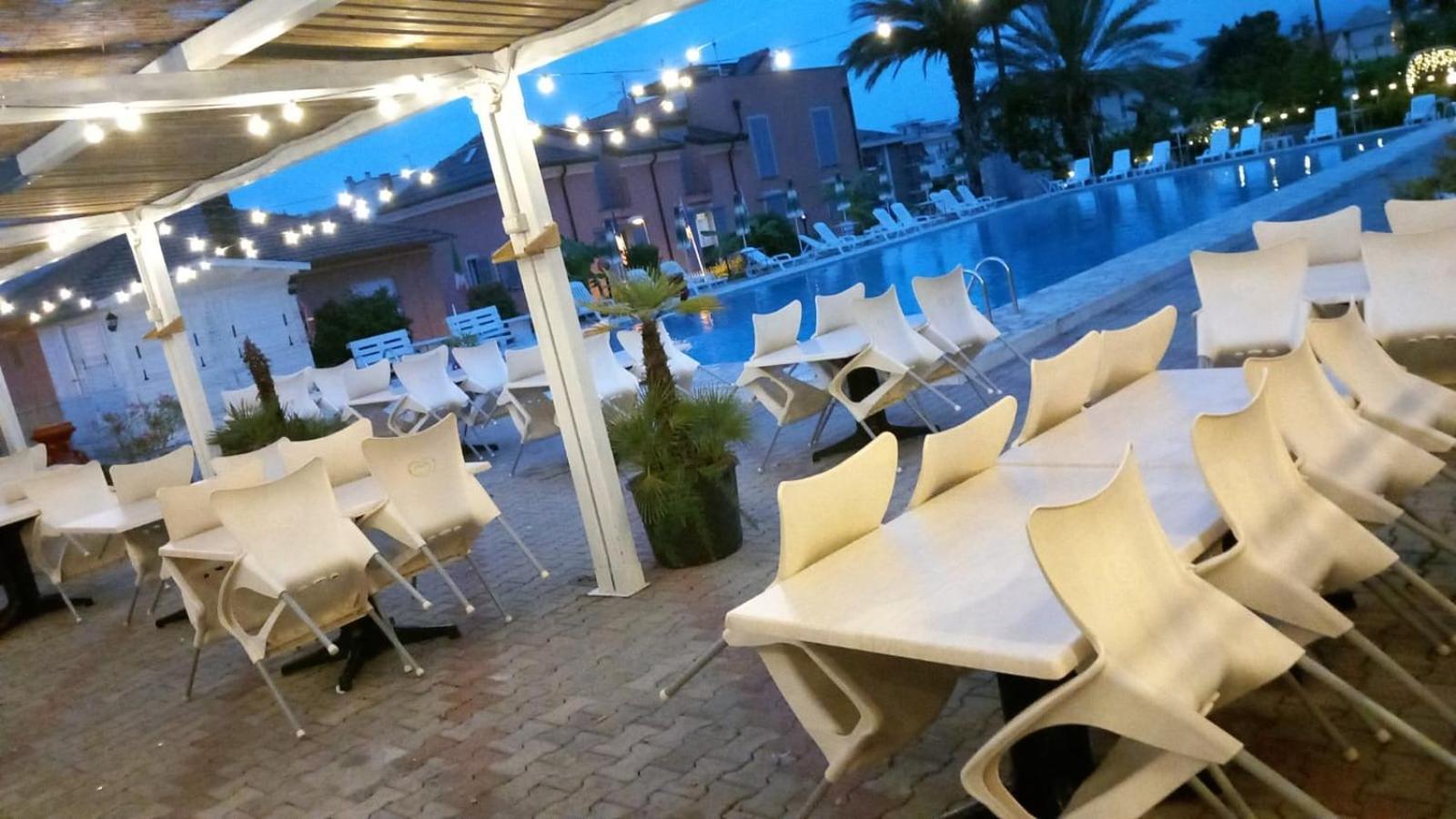 Bike And Breakfast Apartments Pietra Ligure Bagian luar foto