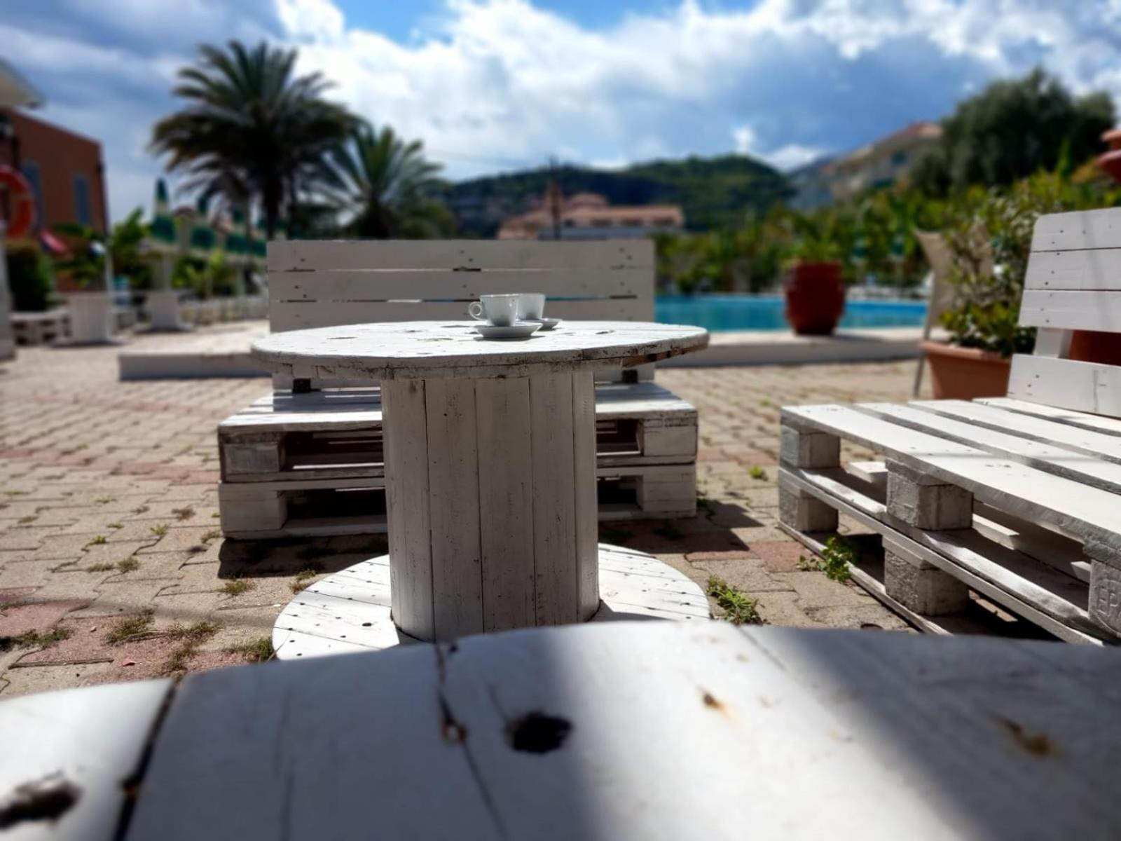 Bike And Breakfast Apartments Pietra Ligure Bagian luar foto